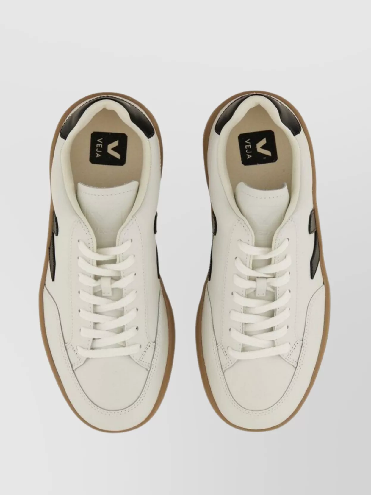Veja Low-Top Silhouette With Contrast Heel Tab