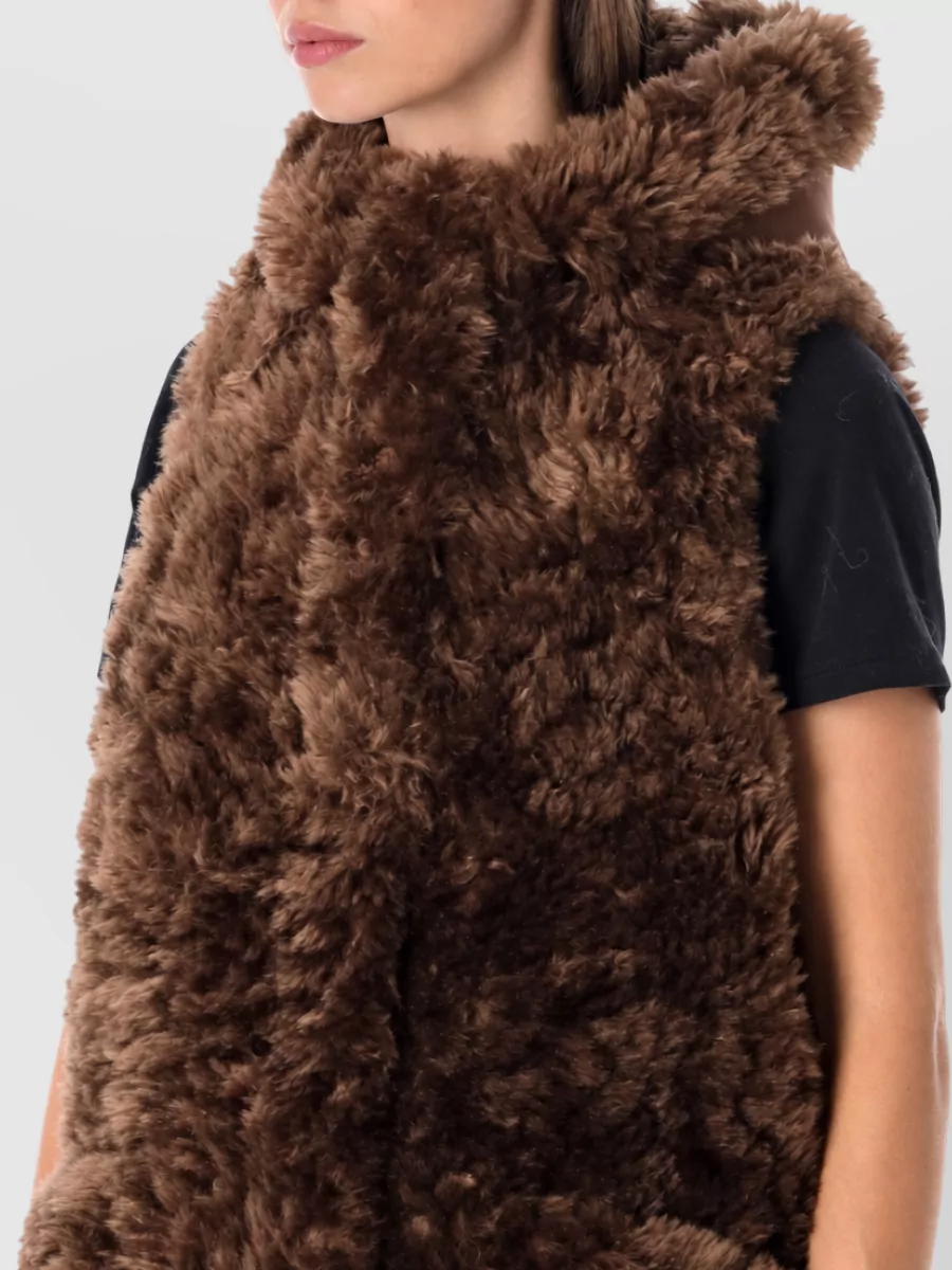 Urbancode faux fur hooded vest