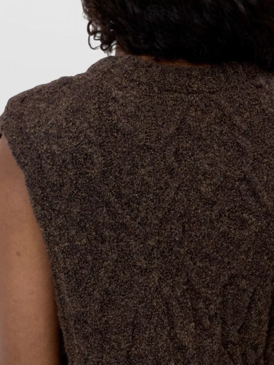 Closed Wool Sleeveless Crew Neck Knitted Top