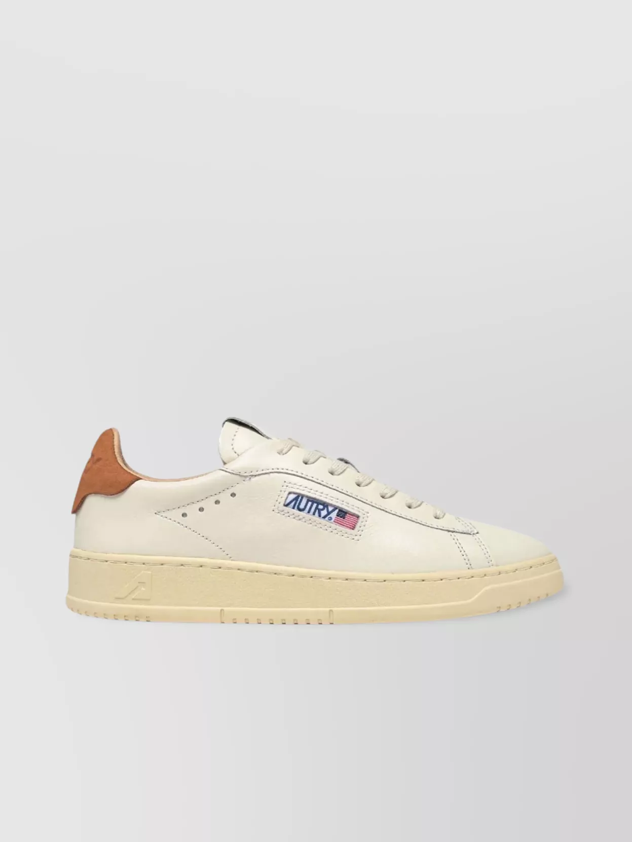 Autry Low Top Leather Sneakers In Neutral