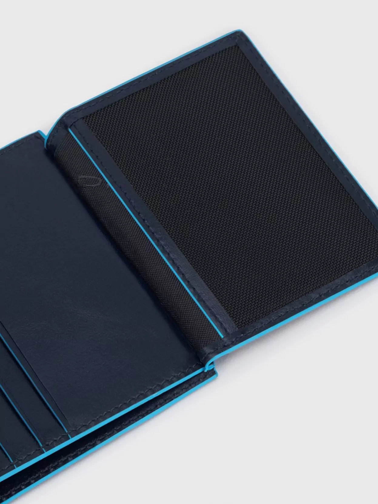 Piquadro Folded Wallet With Contrast Trim