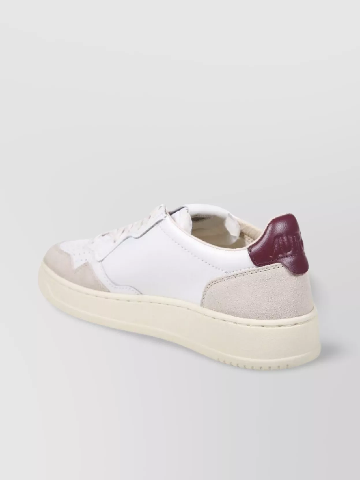 Autry Low Sneaker With Contrast Heel Tab