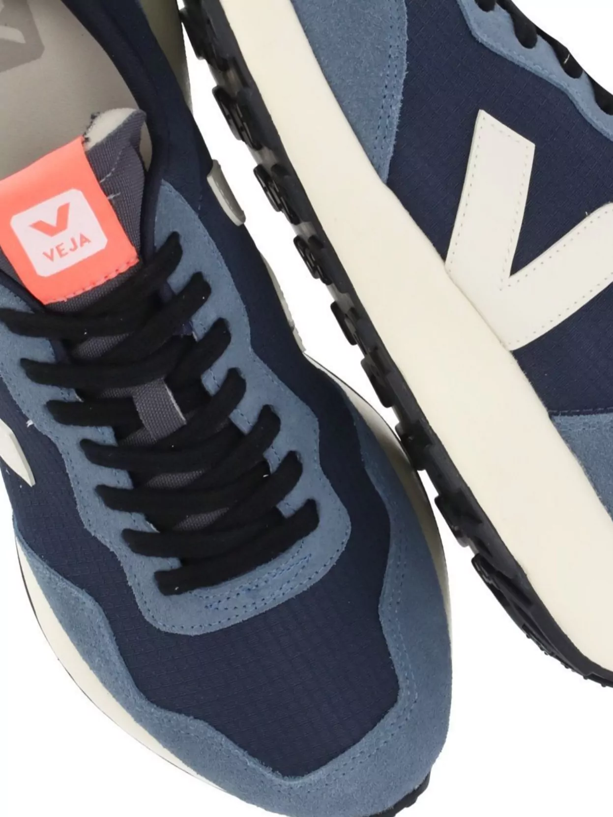 Veja Low-Top Sneakers