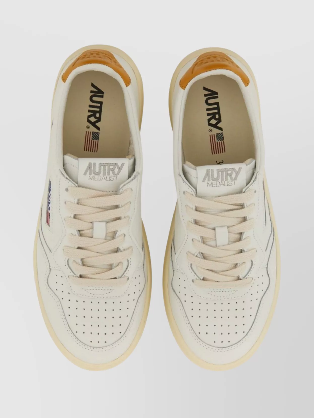 Autry Low Top Sneakers With Contrast Heel Tab In White