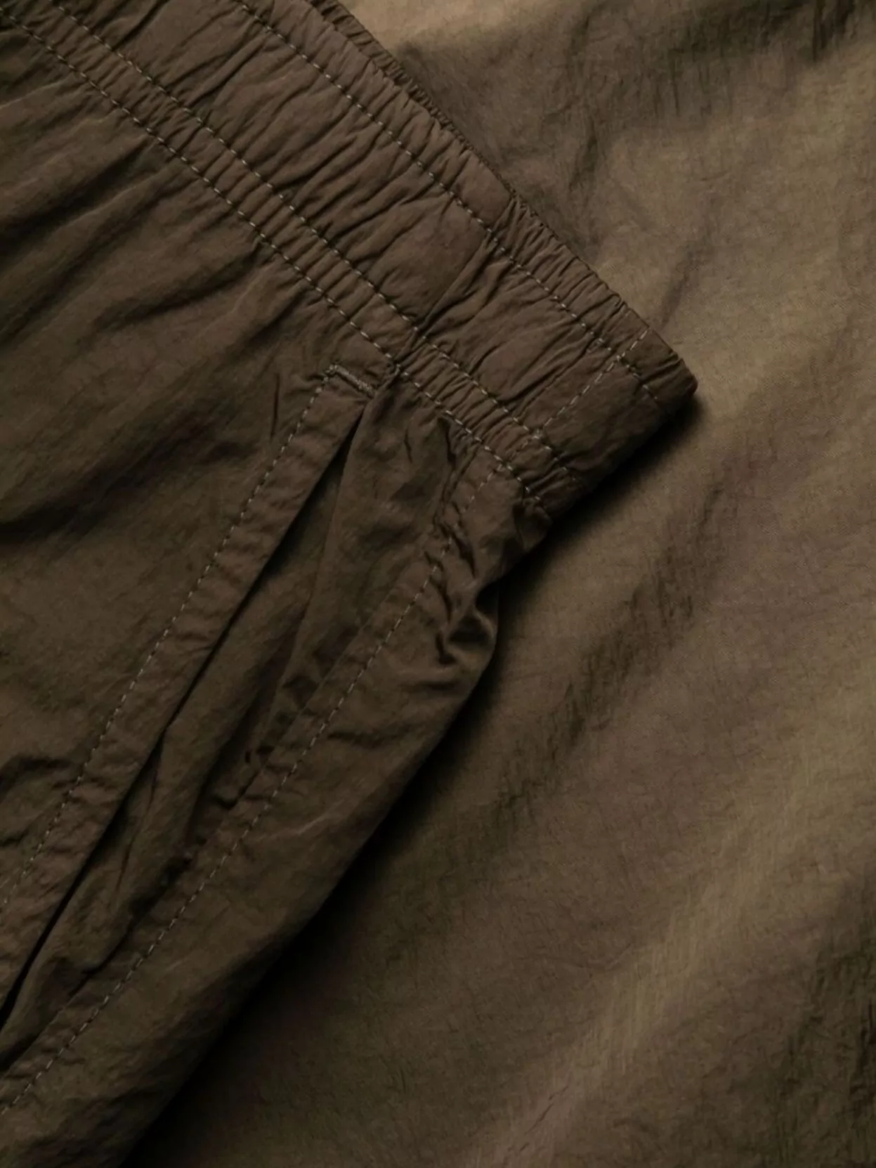 C.P. COMPANY LOGO SWIM SHORTS WITH BACK POCKET