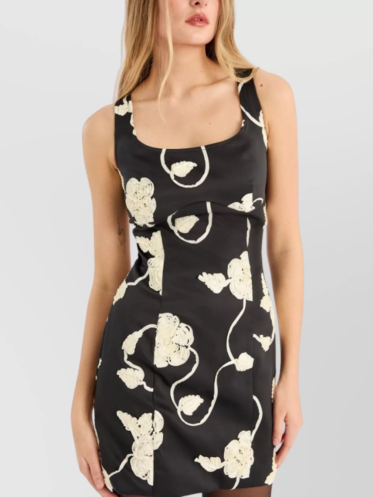 Rotate Floral Sleeveless Dress Fitted Silhouette