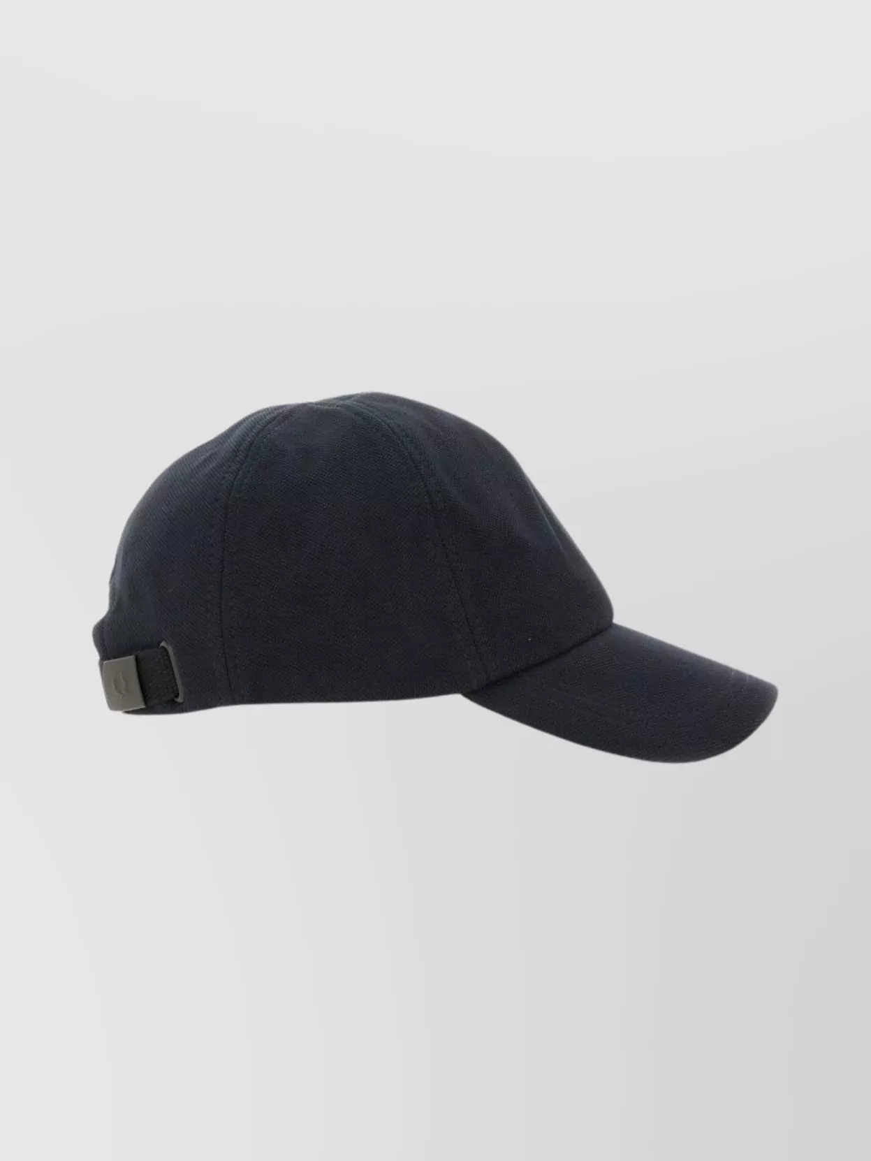 Fred Perry Stylish Hat With Curved Brim Design