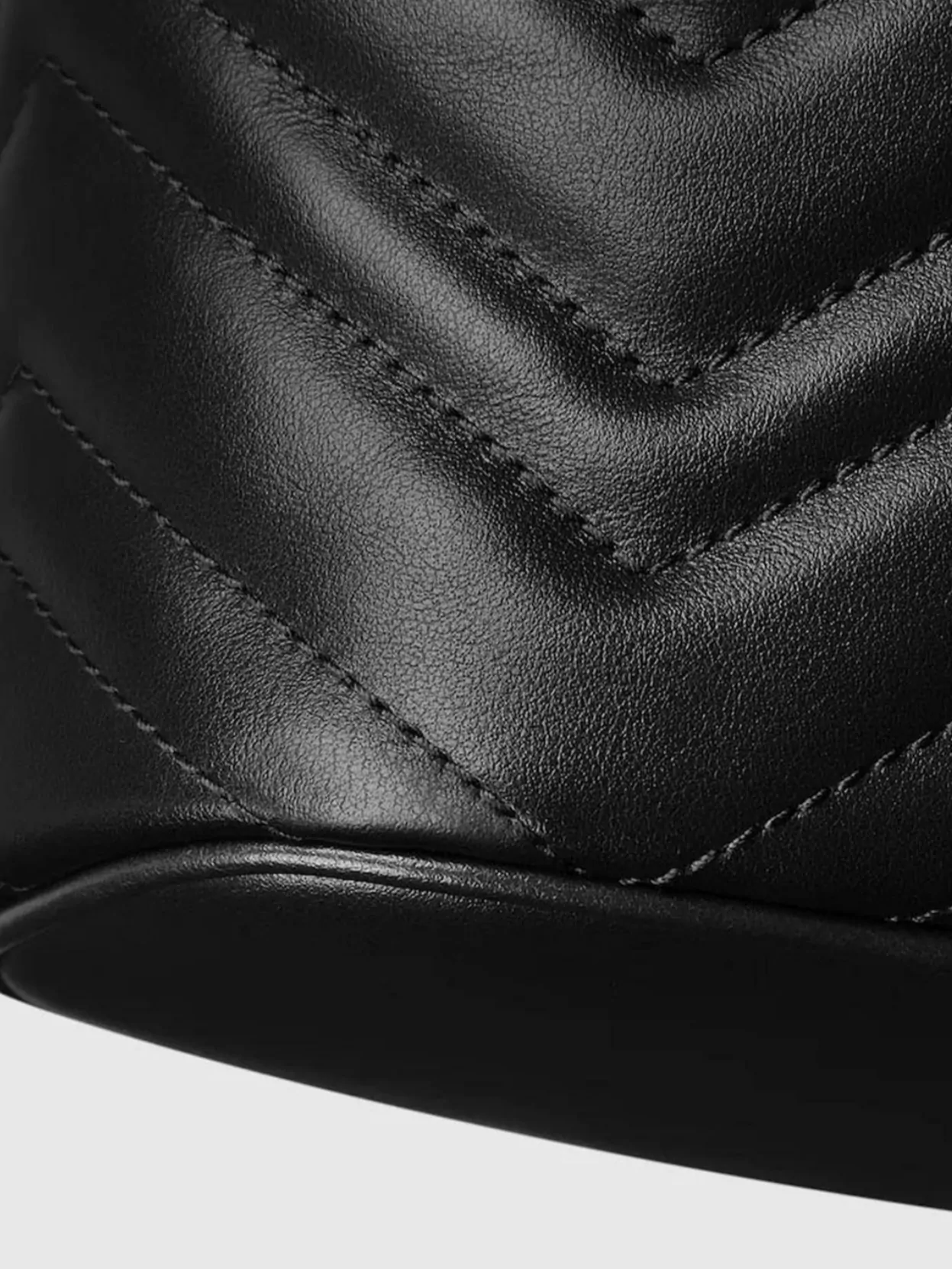 Gucci Compact Cross-Body Bag Chain Strap