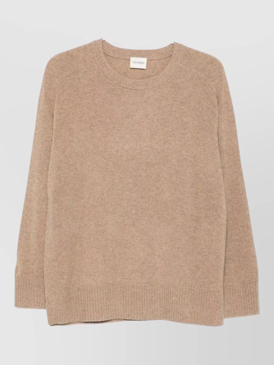 Closed wool crewneck long-sleeve jumper