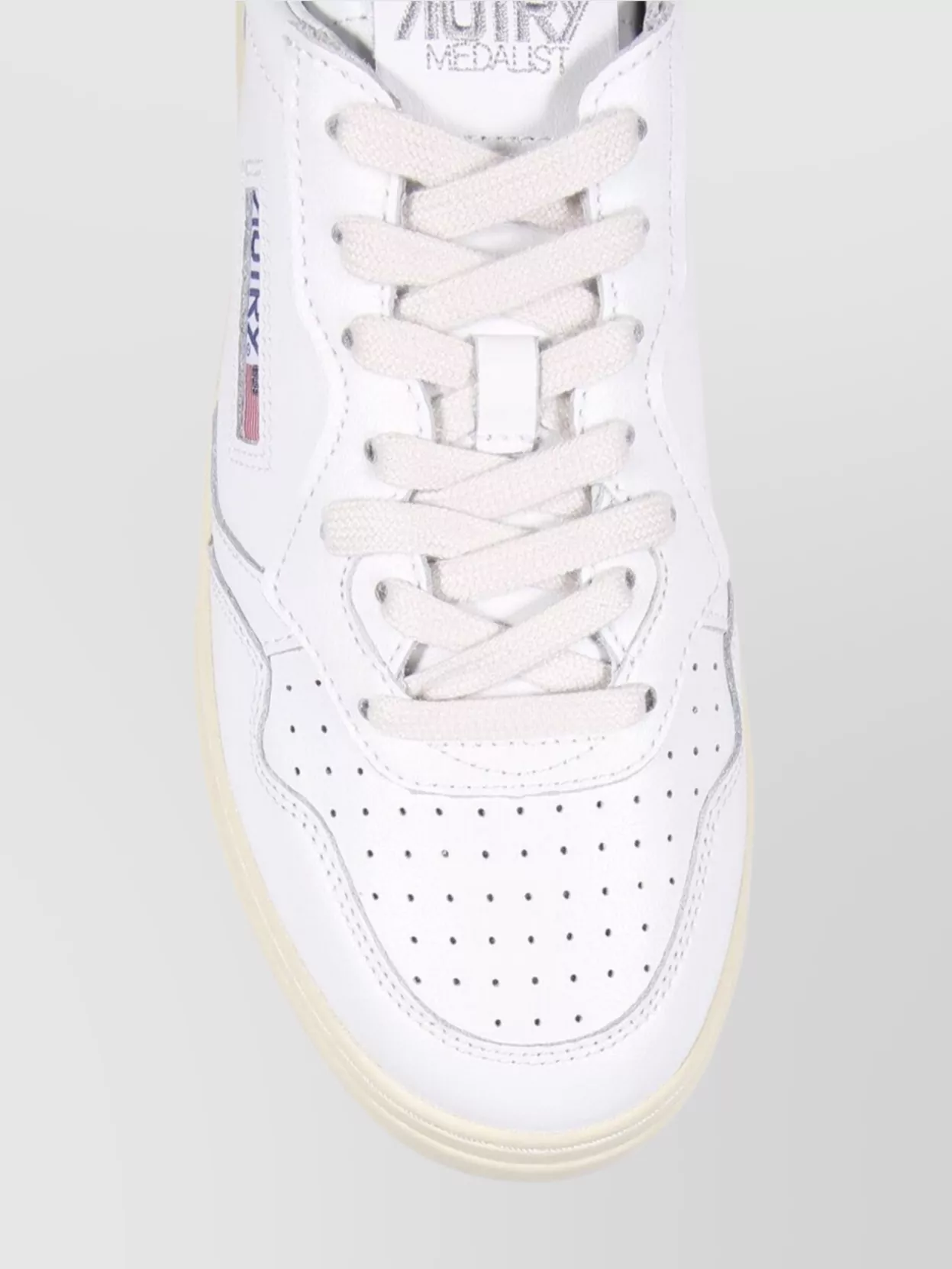 Autry Low Sneaker With Contrast Heel Tab