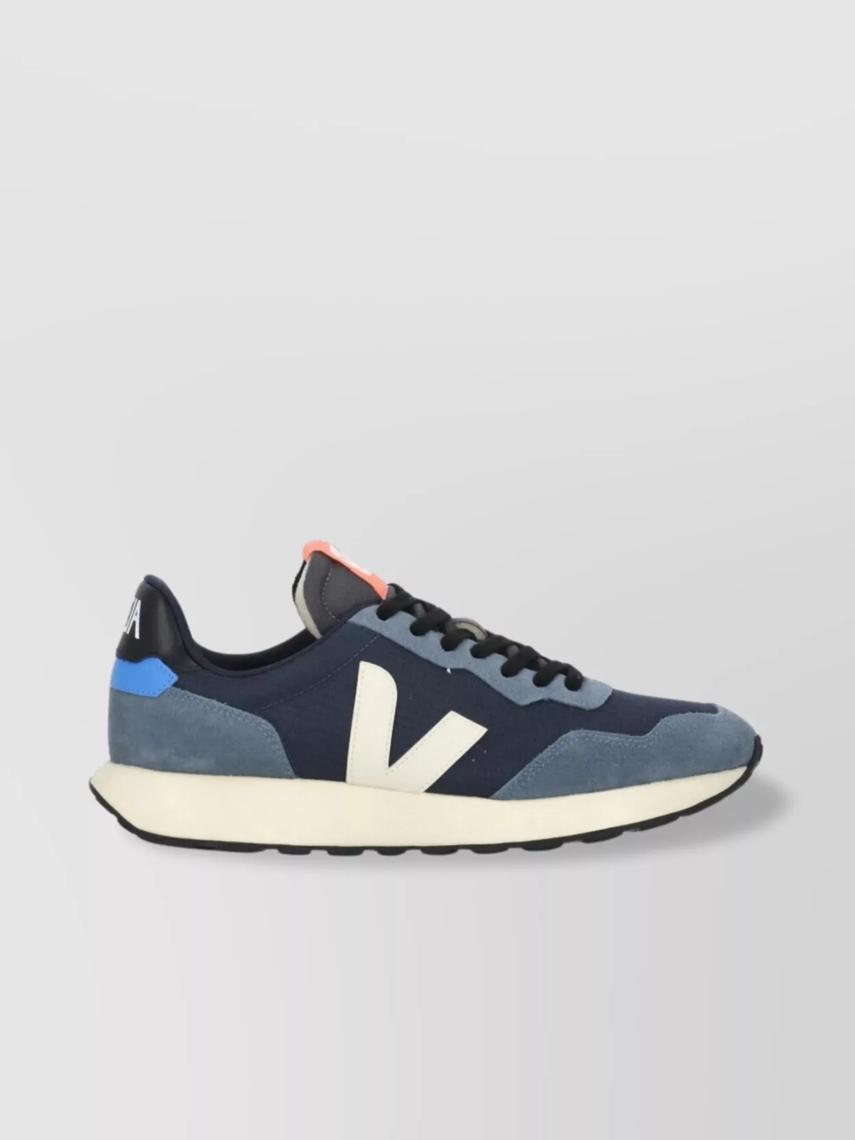 Veja Low-Top Sneakers