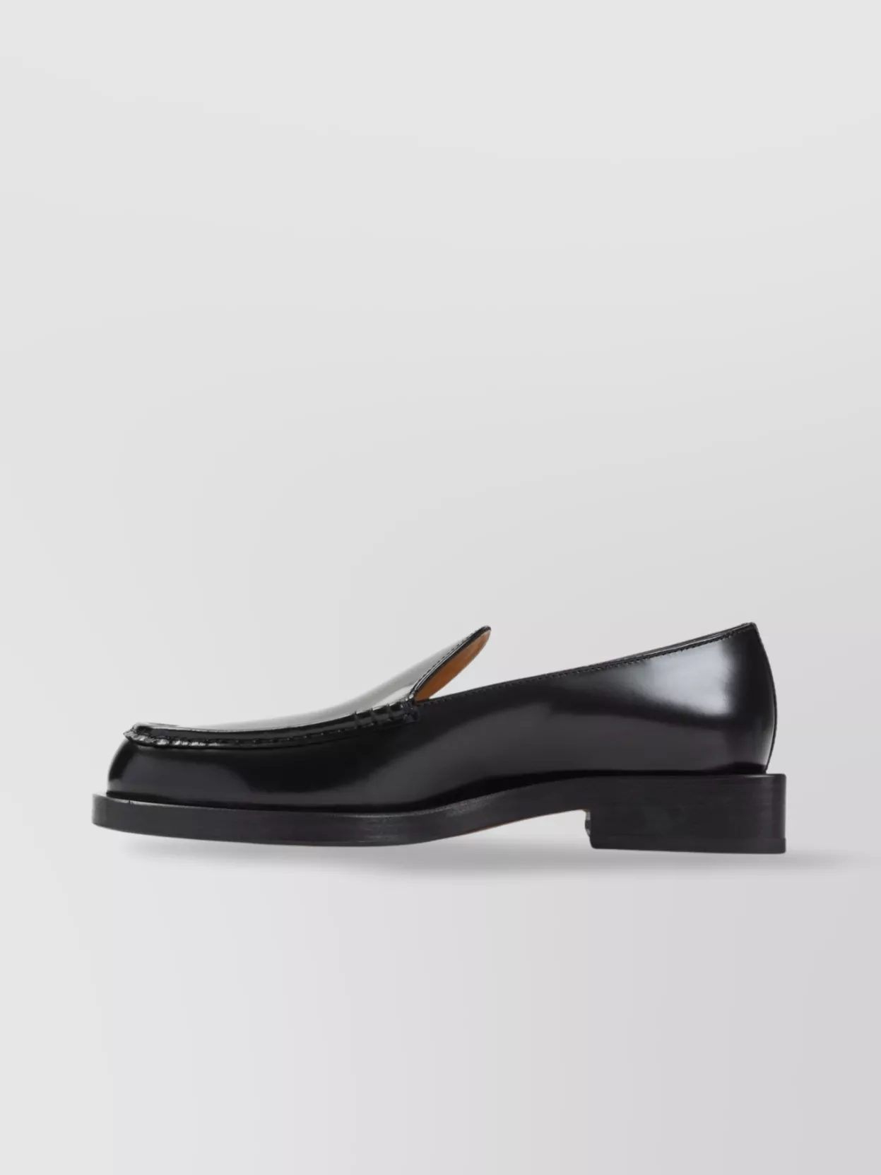 Jacquemus Round Toe Loafers Shiny Finish