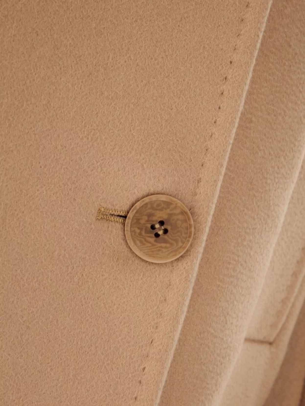 S Max Mara Double-Breasted Wool Coat Featuring Side Pockets