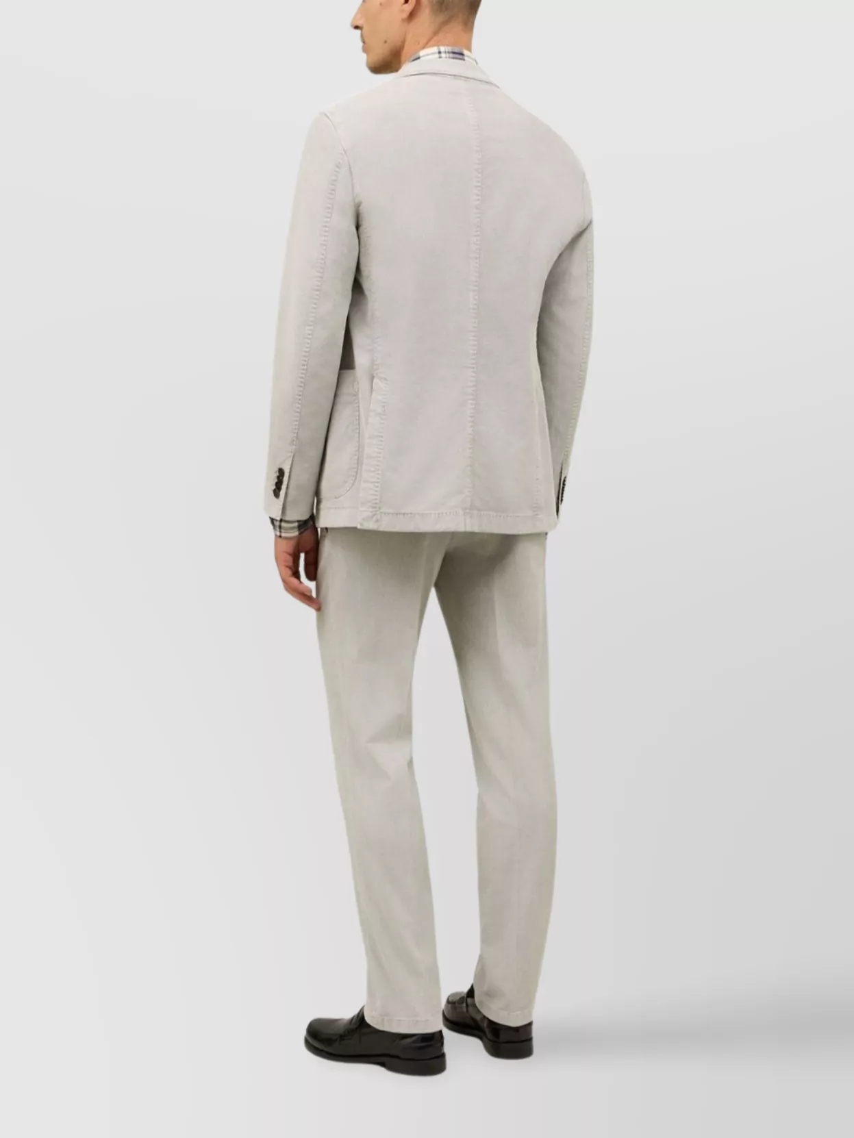 Boglioli Tailored Suit With Notch Lapel Design
