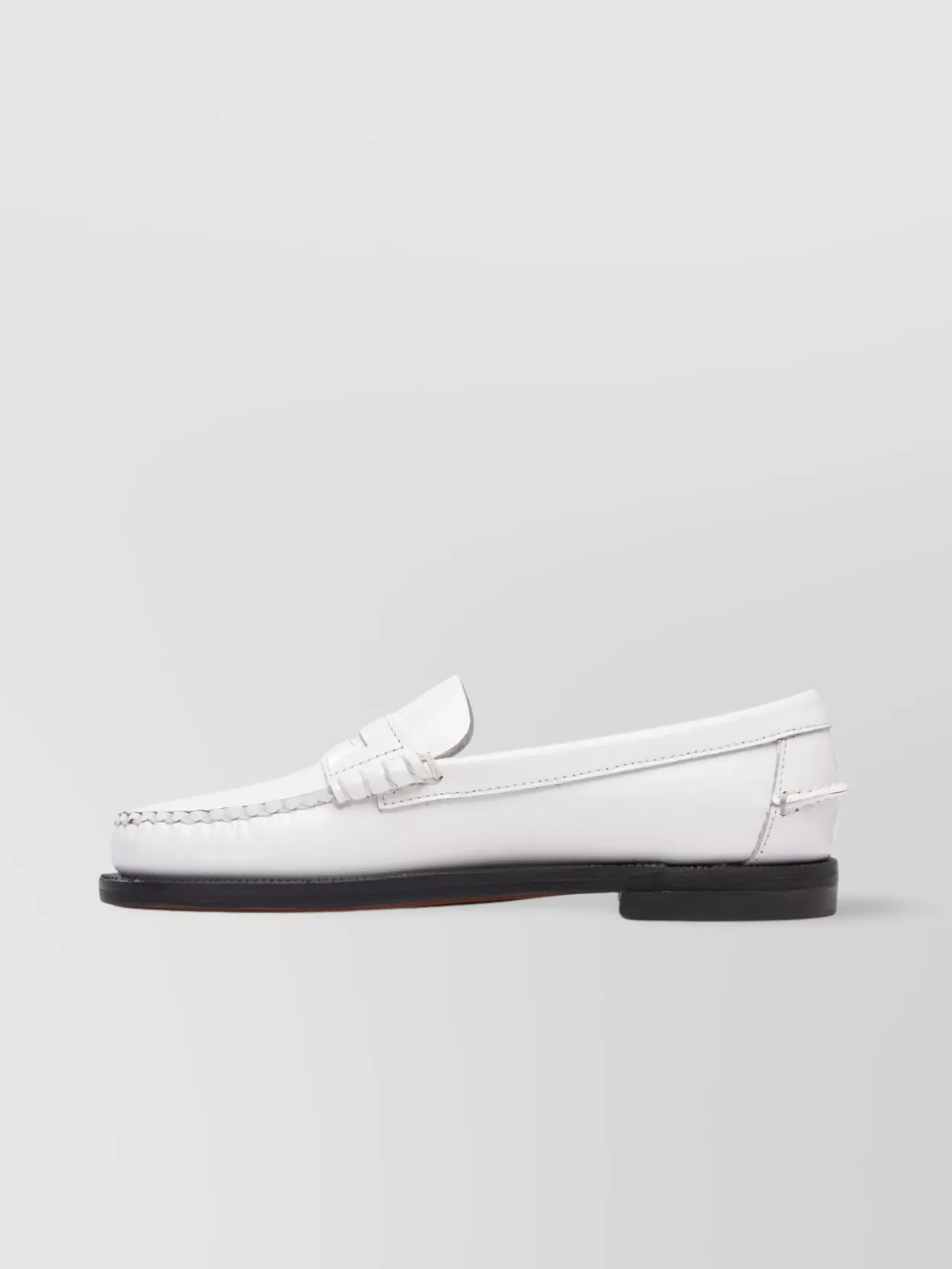 Sebago Round Toe Loafers Contrast Sole