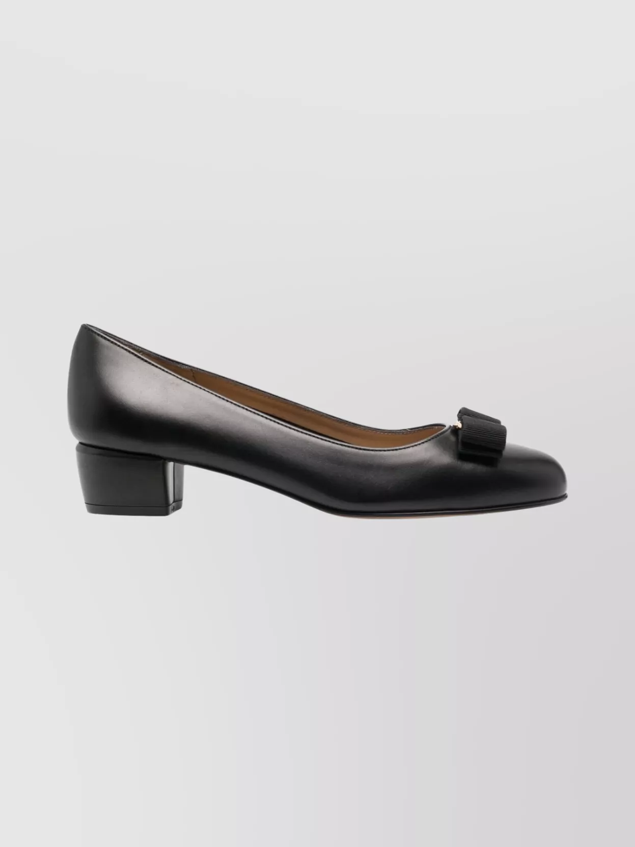 Ferragamo Signature Bow Pumps With Low Block Heel In Black