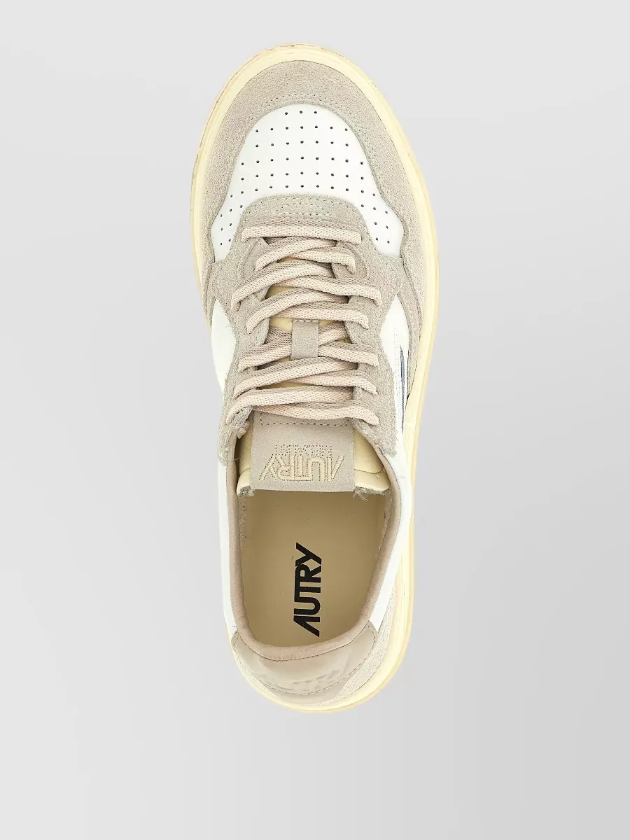 Autry Leather Medalist Low Sneakers