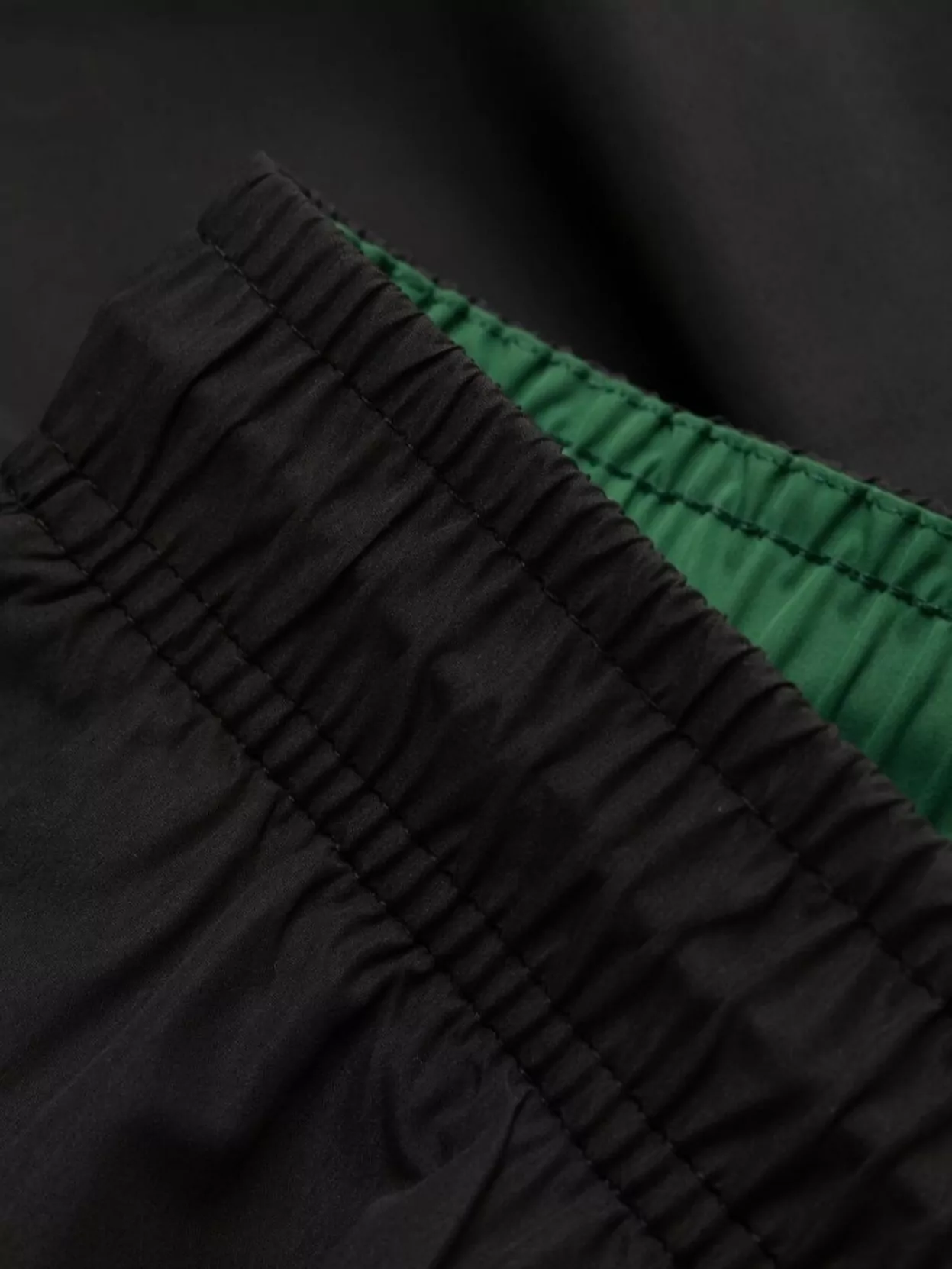 Lacoste Shorts Elastic Waistband Side Slit Pockets