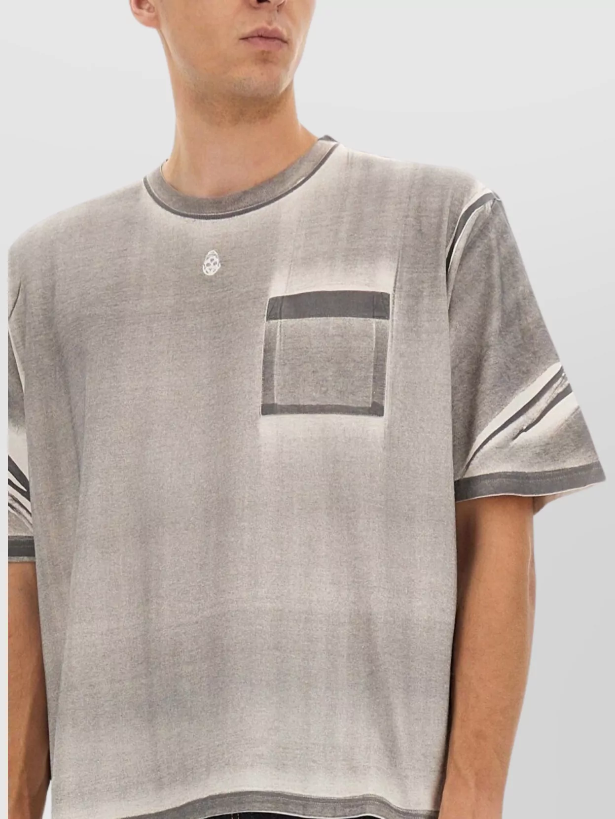 Alexander Mcqueen Pocket Graphic Round Neck Short Sleeve Straight Hem