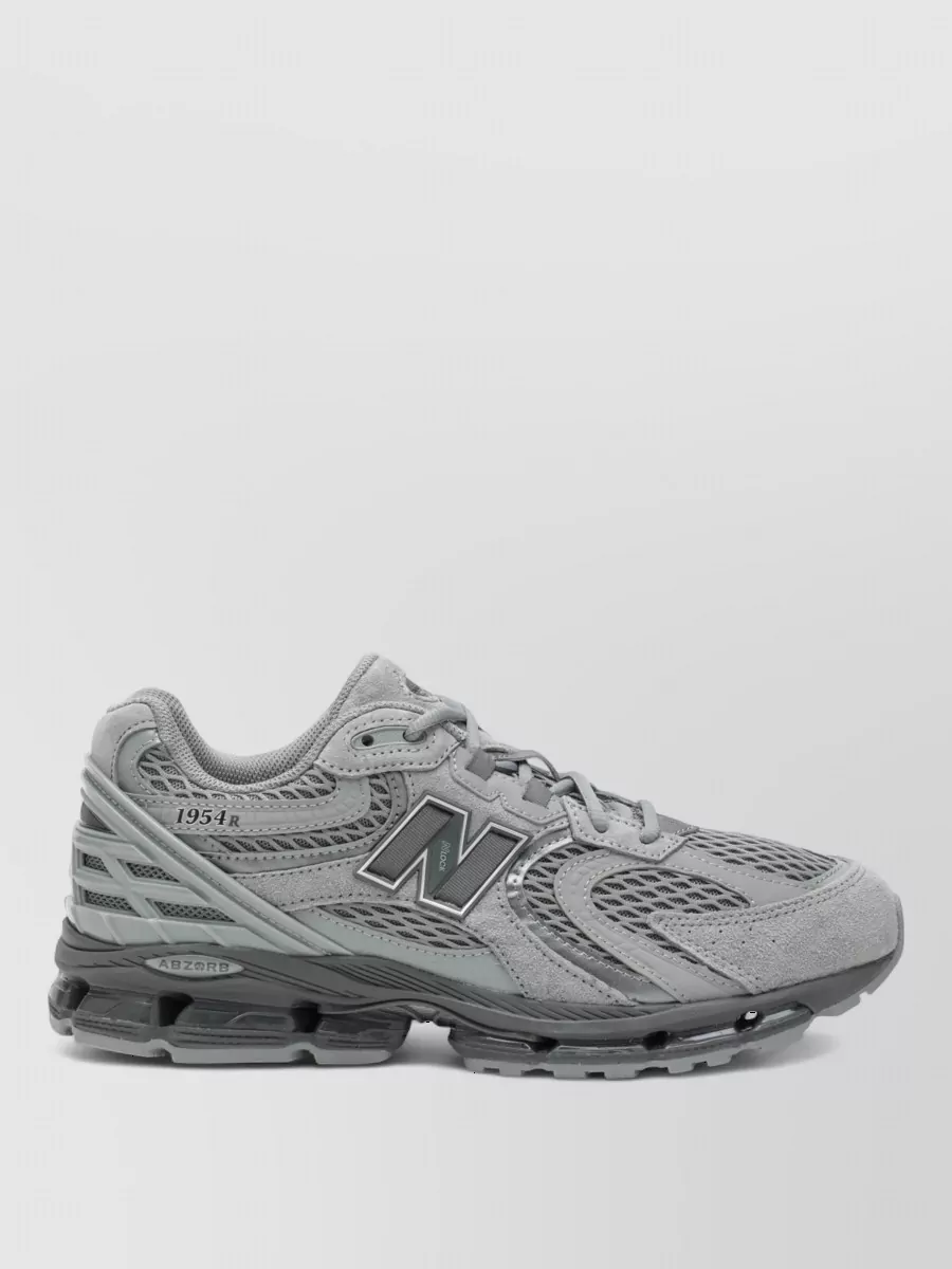 New Balance low-top sneakers