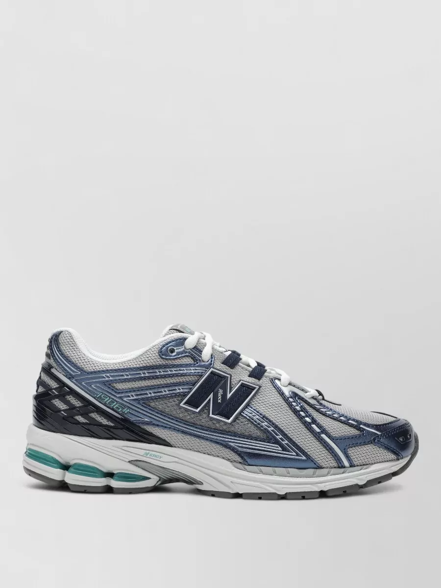New Balance low-top sneakers