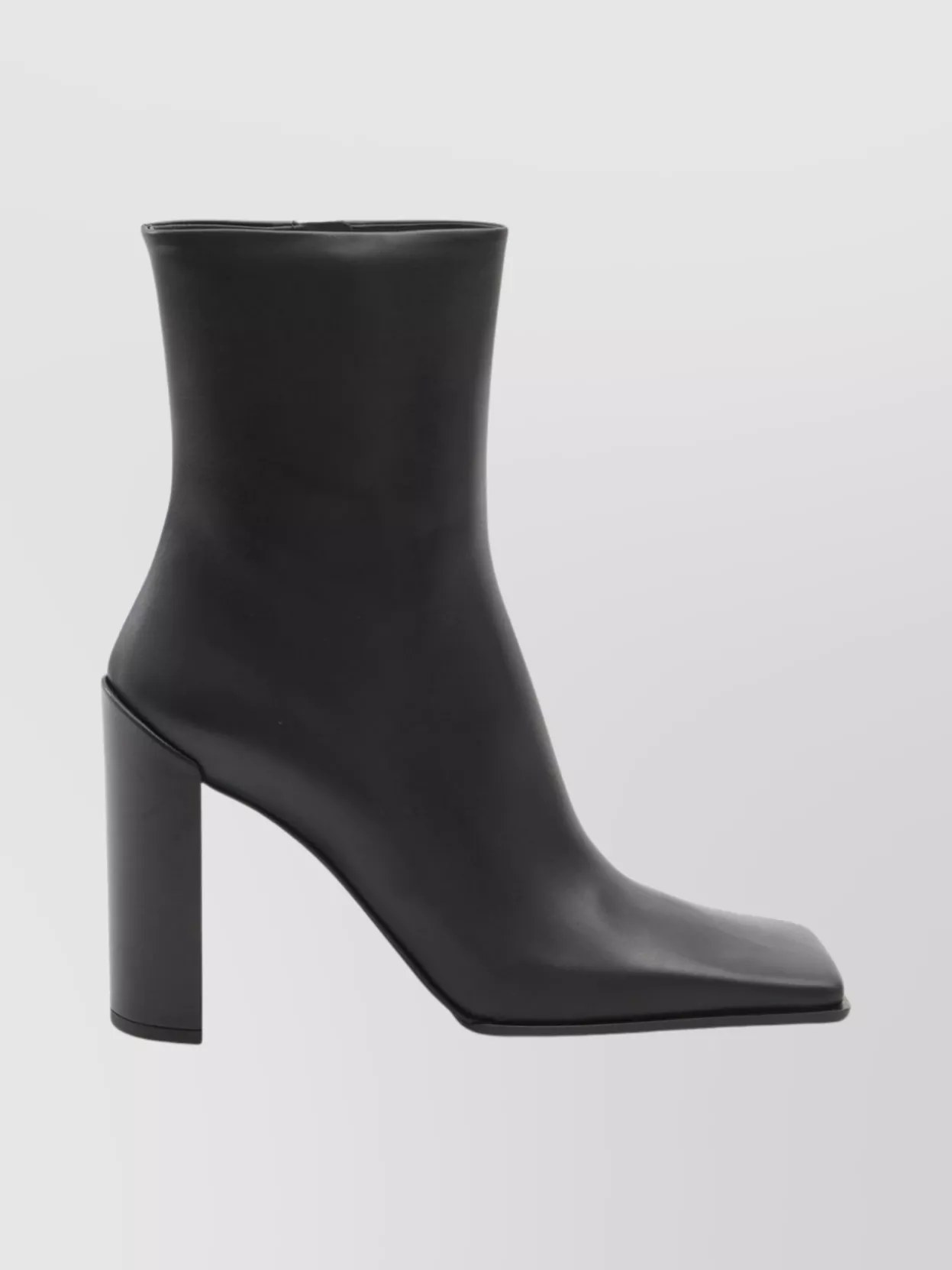 Alaïa Ankle Boots With Square Toe Design