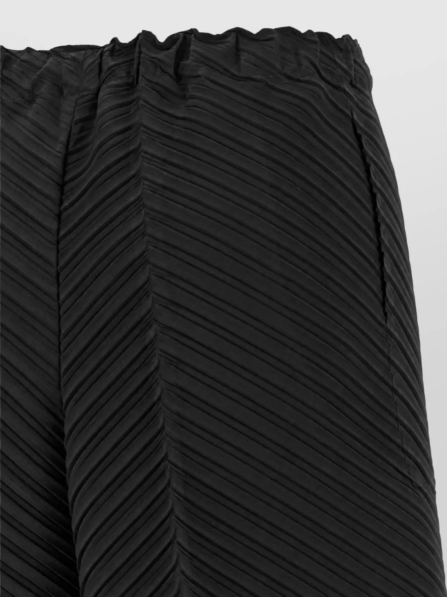Issey Miyake Pleated Wide-Leg Cropped Knee-Length Shorts