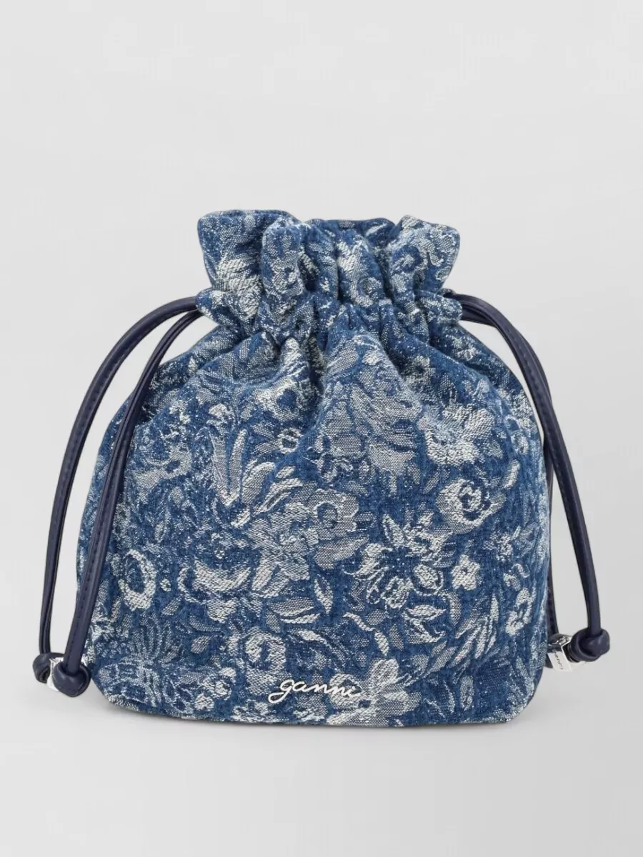 Ganni na bucket bag