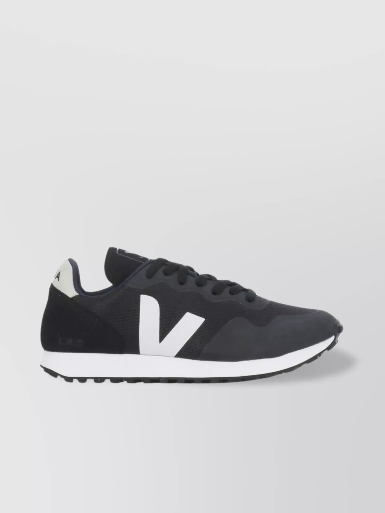 Veja Men's Low Top Sneakers