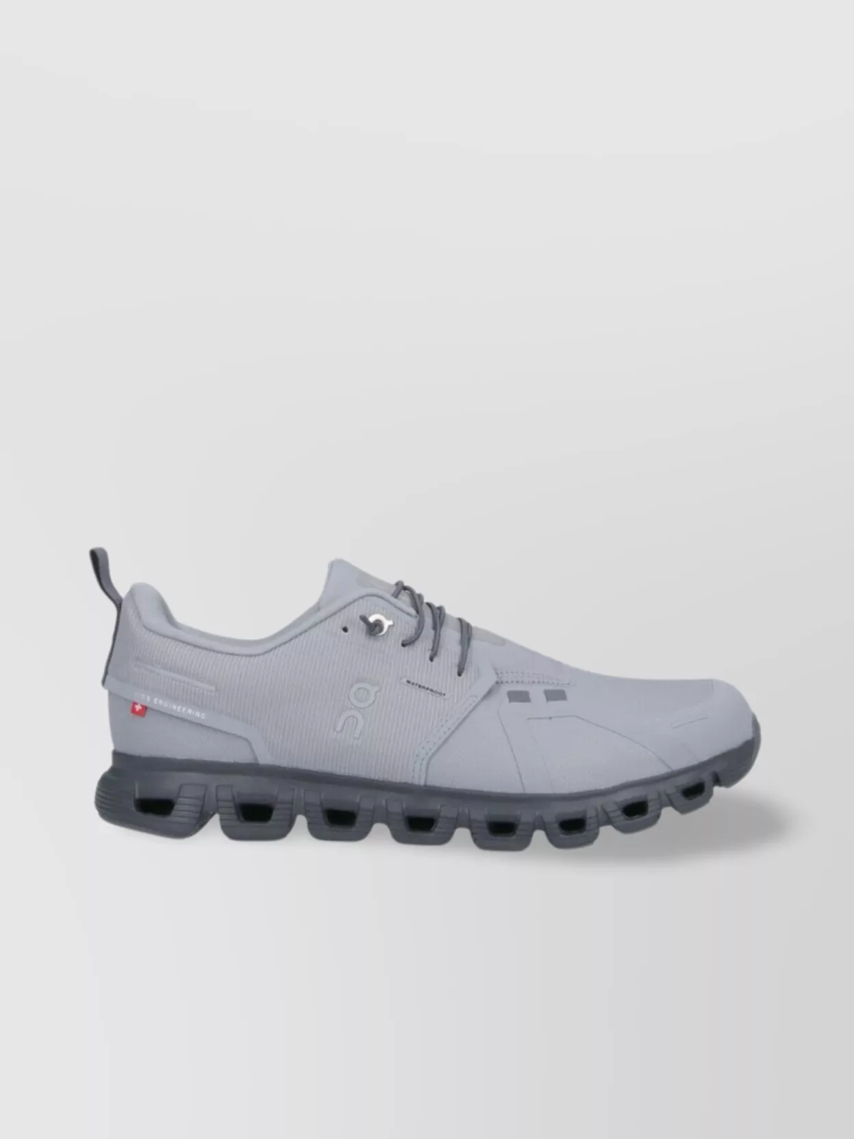 On Low Top Sneakers Pull Tab