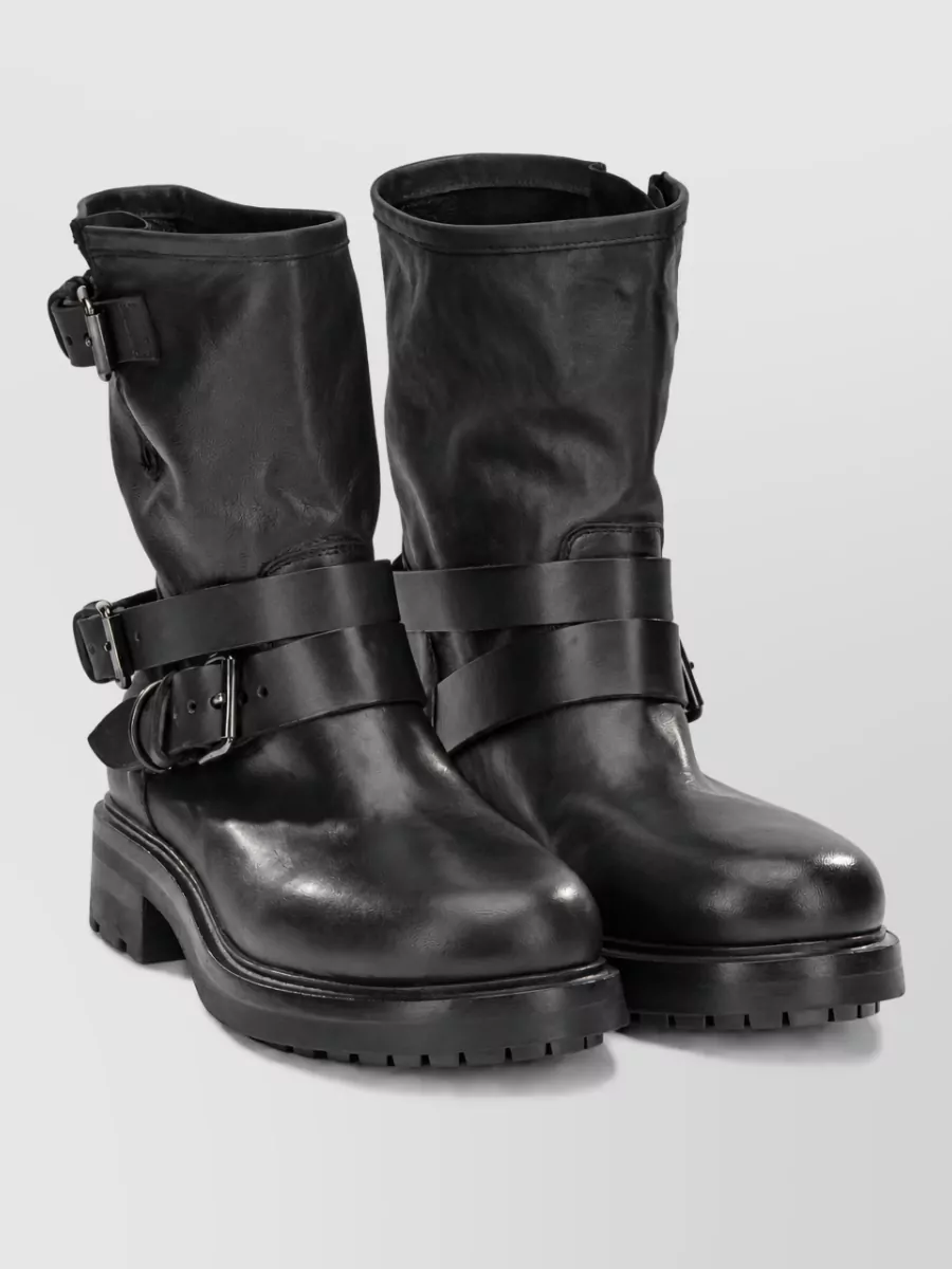 Strategia leather ankle boots