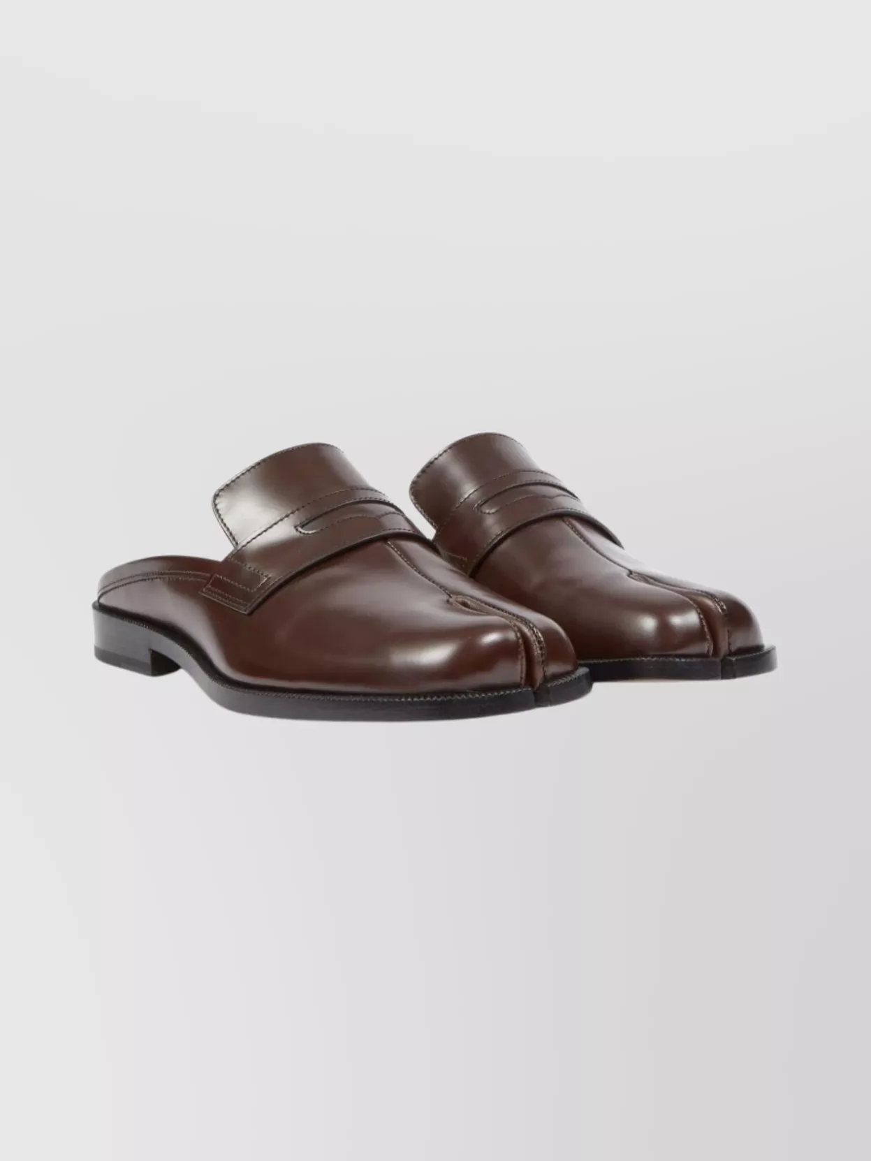 Maison Margiela Leather Sandals With Round Toe Design
