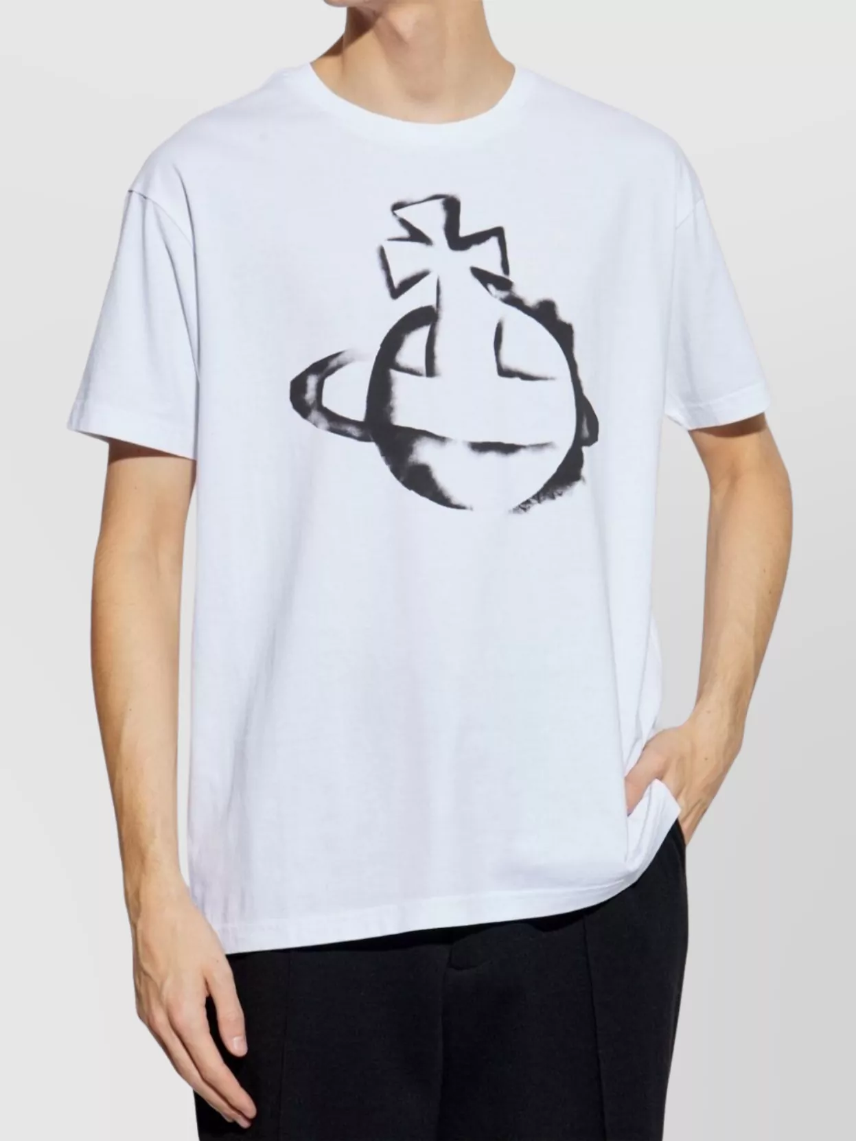 関税込【Vivienne Westwood】Graphic Print Crew Neck T-Shirt Vivienne Westwood Crew neck graphic print top | The Fashion