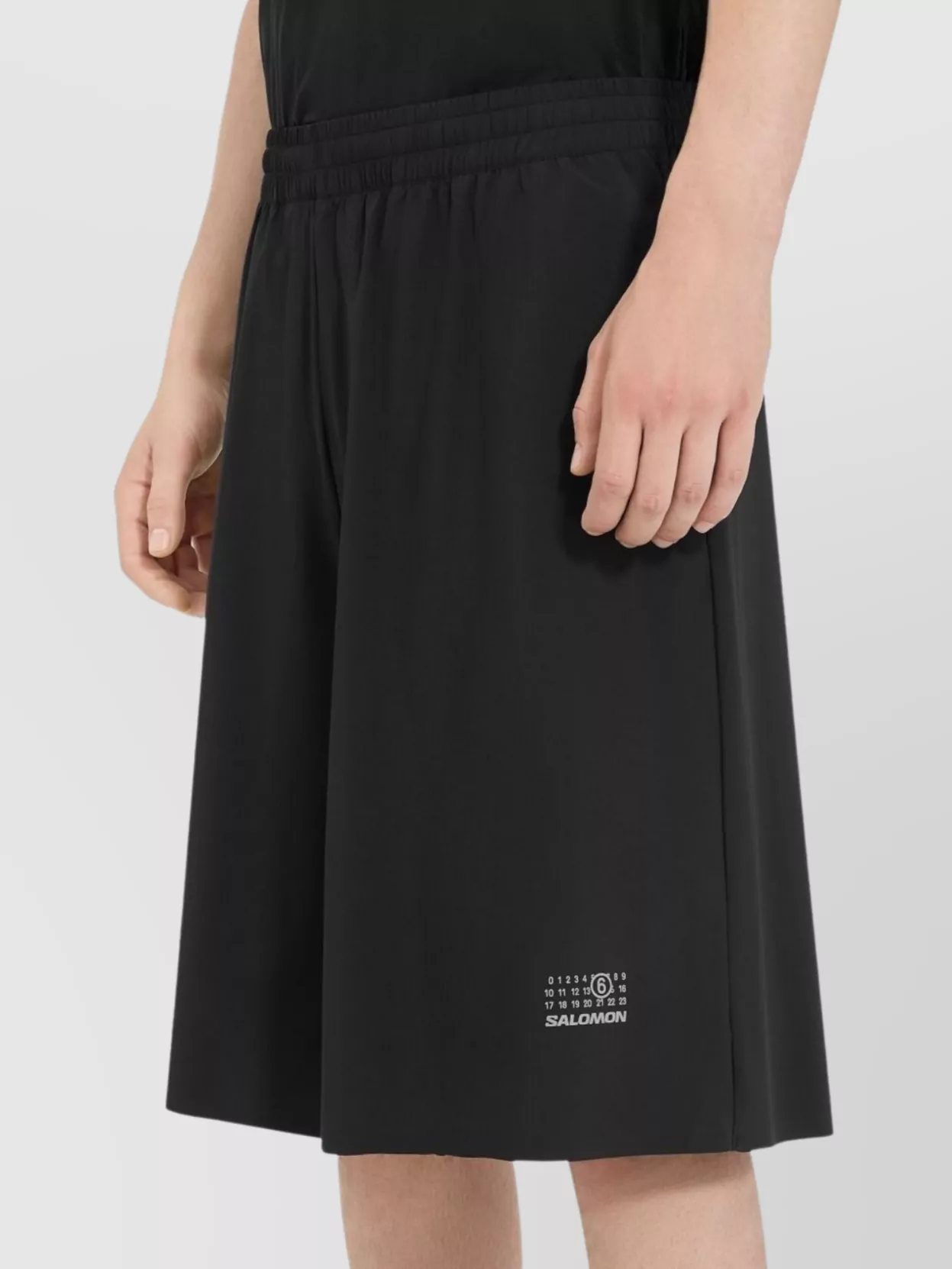 Mm6 Maison Margiela Elasticated Waistband Knee Length Shorts