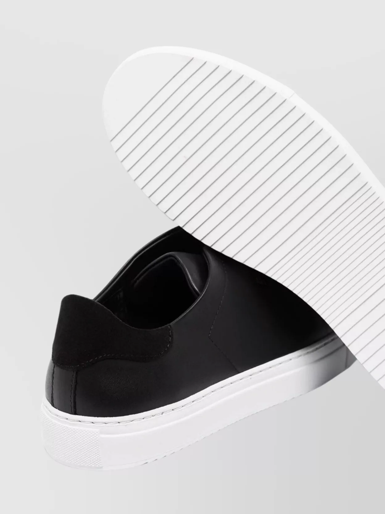 Axel Arigato 90 Clean Low-Top Sneakers With Contrast Sole