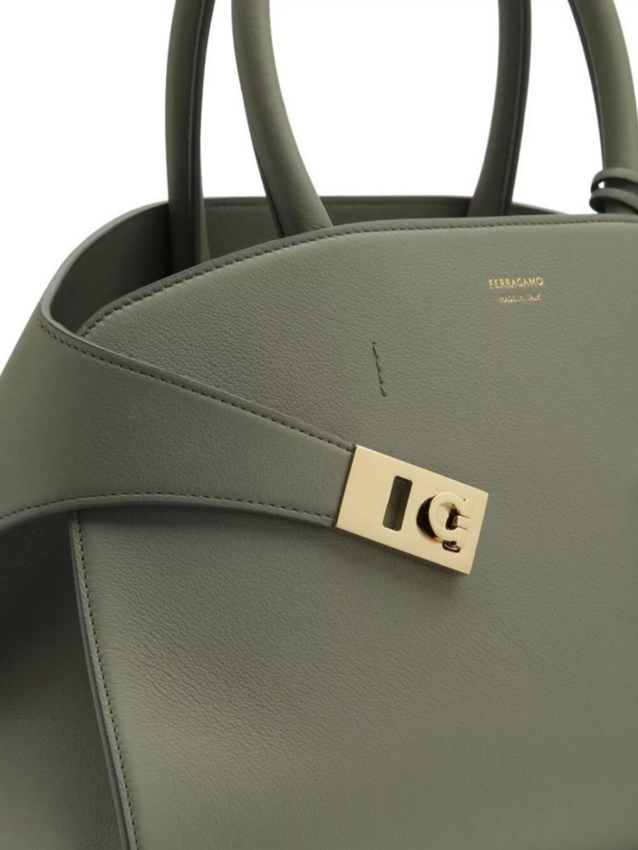 Ferragamo Embrace Petite Sac Fourre-Tout En Cuir