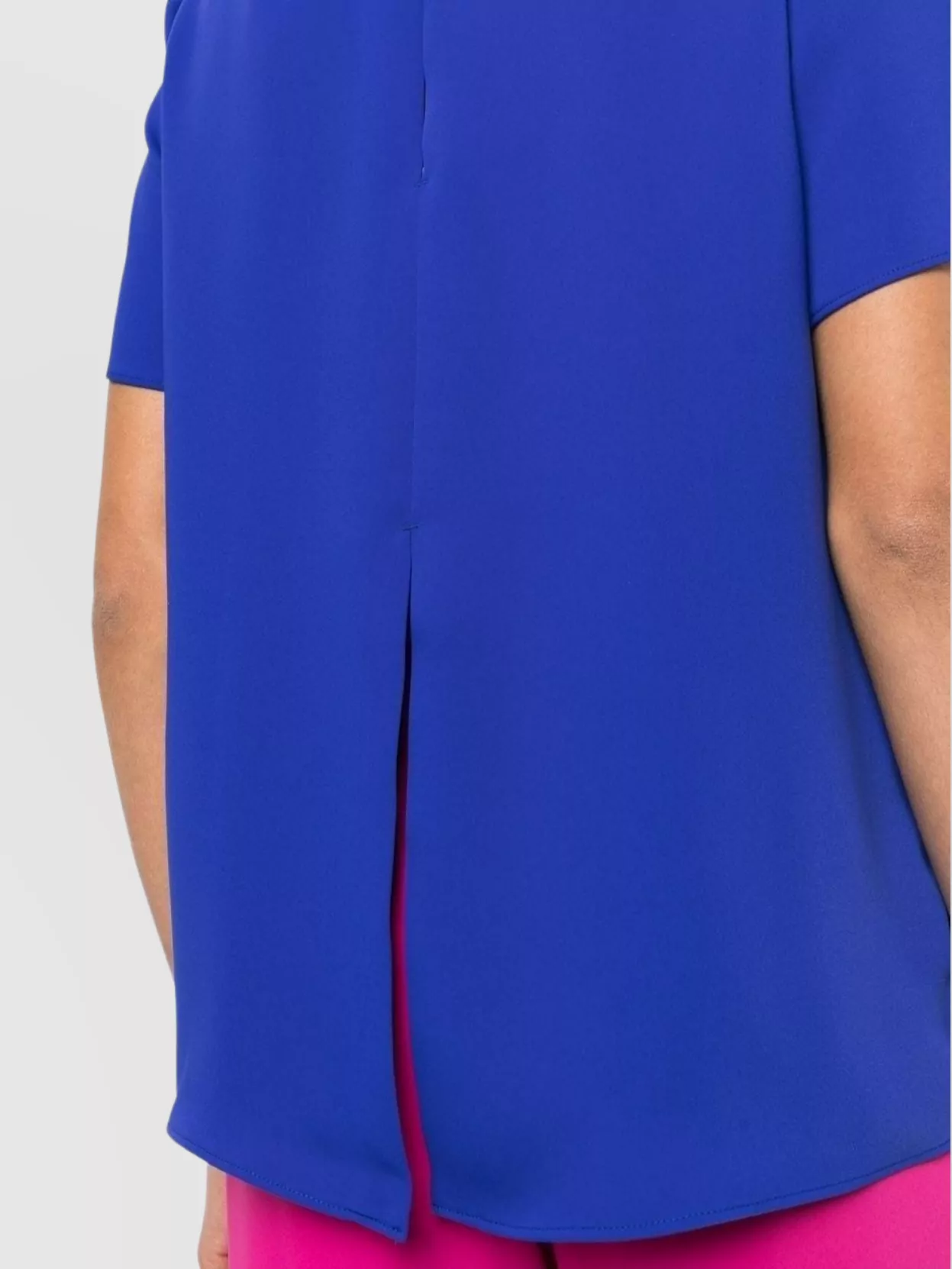 Parosh Rear Slit Drop Shoulder Keyhole Round Neck Short Sleeve