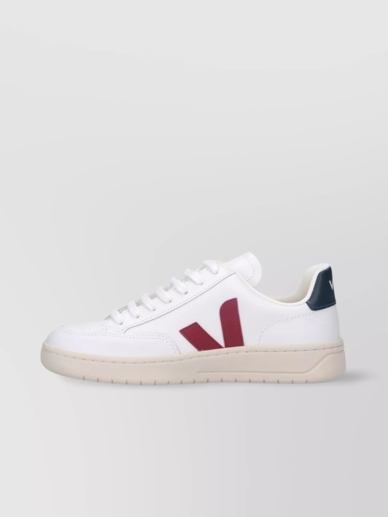 Veja Low Top Sneakers With Contrasting Heel Tab