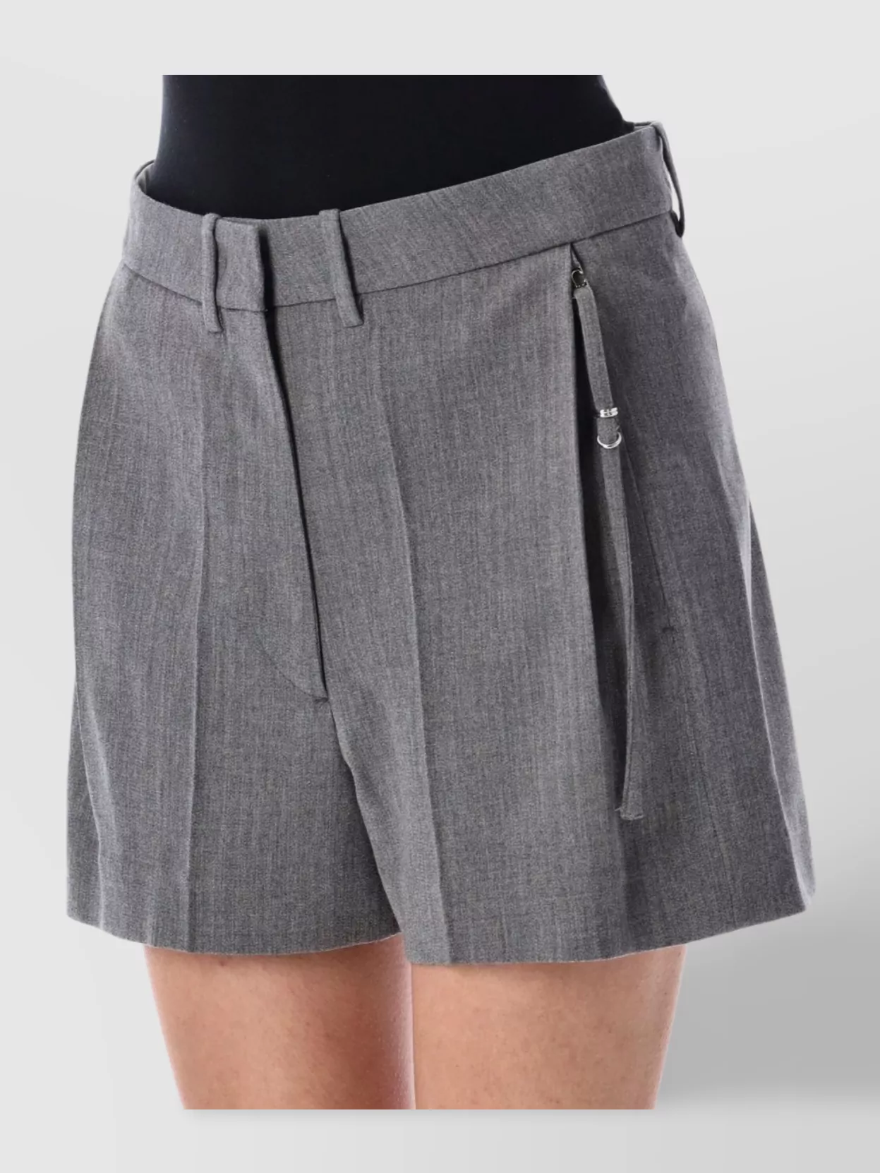 Low Classic Waistband Pleated Shorts Back Pocket