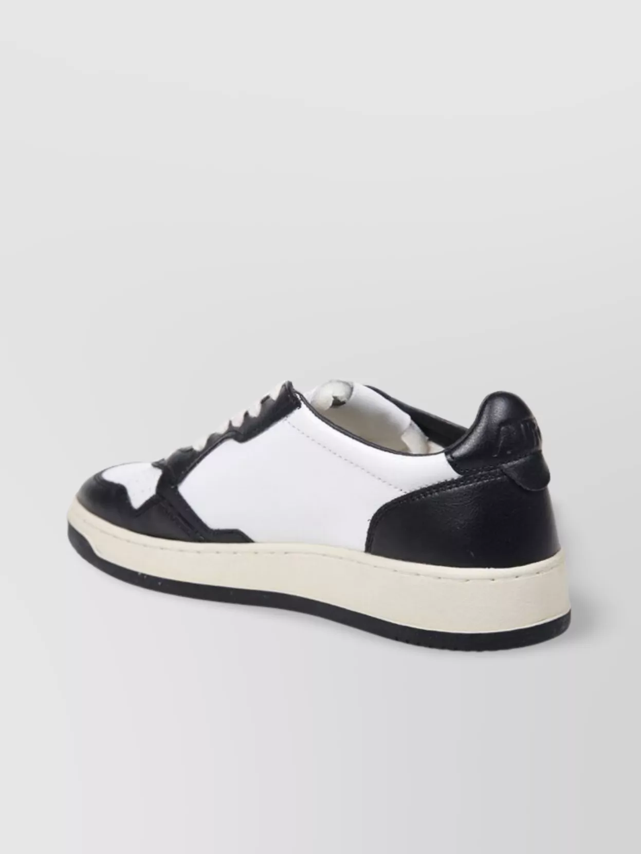 Autry Low Sneaker Contrast Panels