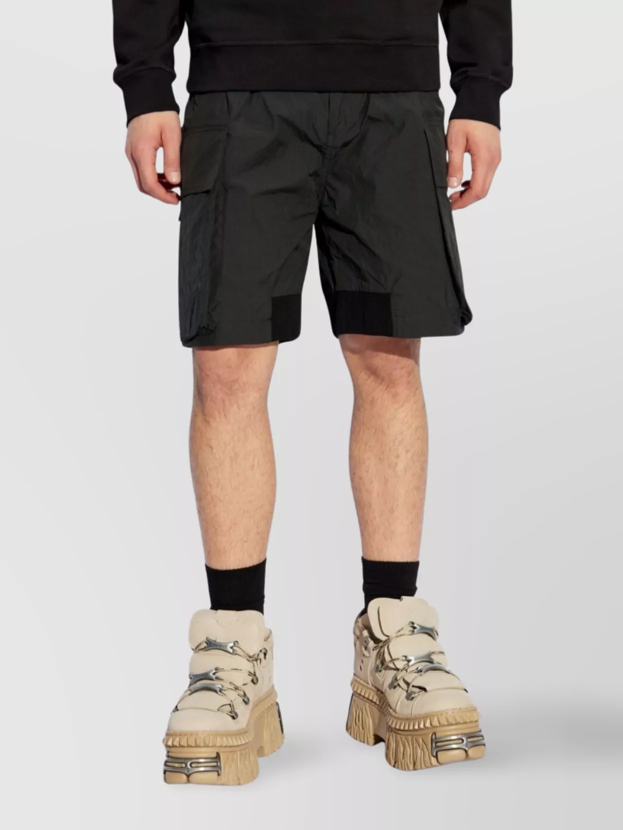 Dsquared2 Cargo Style Shorts With Pockets And Loops
