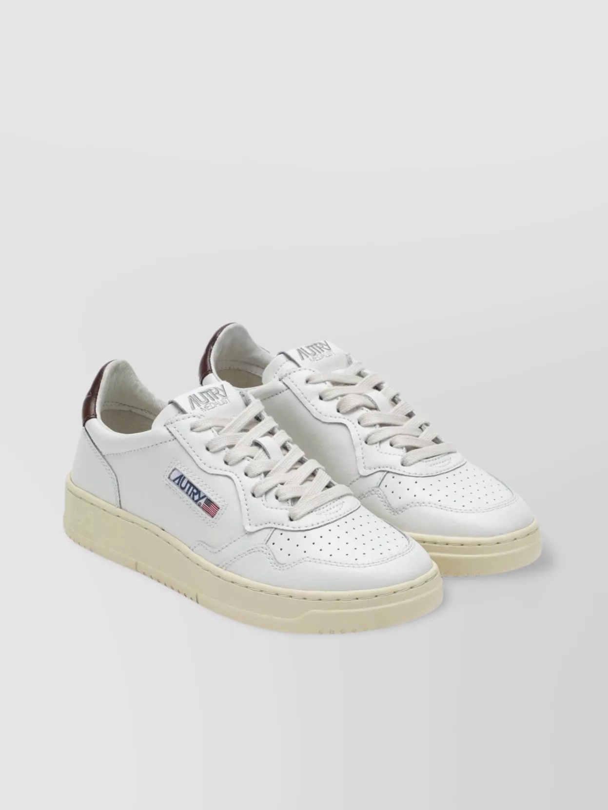 Autry Medalist Low Sneaker With Contrast Heel Tab