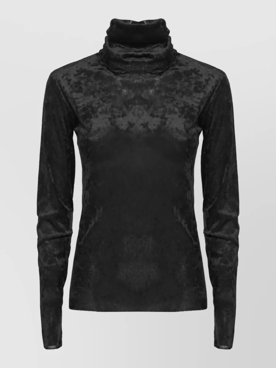 D.exterior long-sleeve crewneck top
