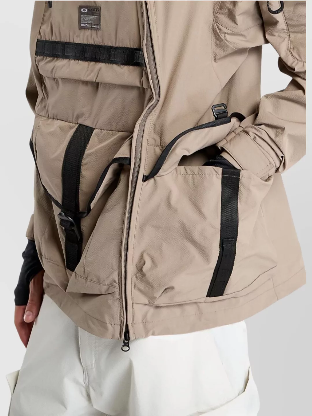 Oakley Versatile Hooded Jacket Adjustable Features