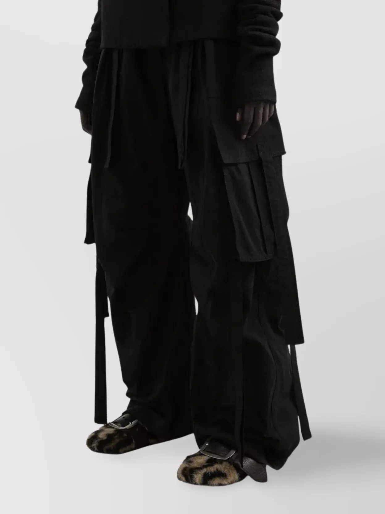 Dolce & Gabbana Wide Leg Cargo Trousers Pleated And Strap In Black