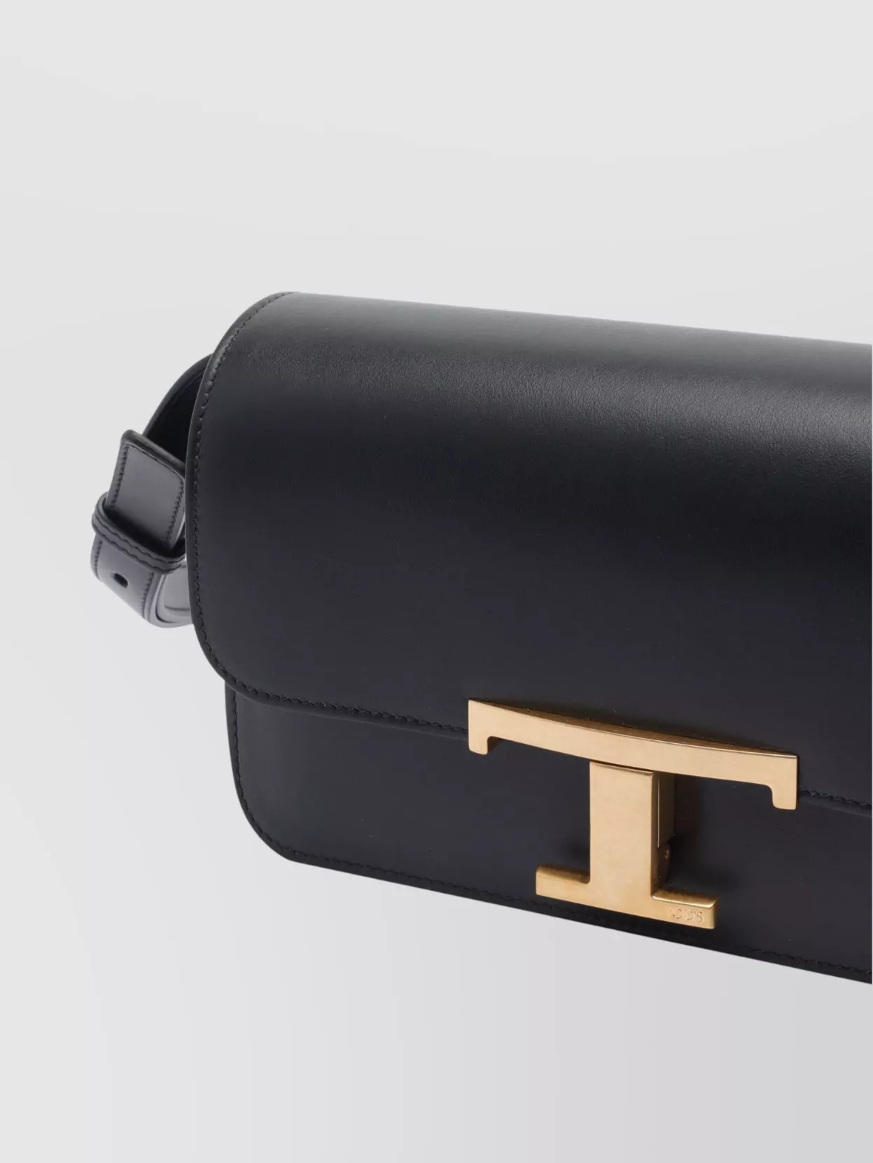 Tod's Shoulder Bag With Adjustable Strap And Gold Hardware