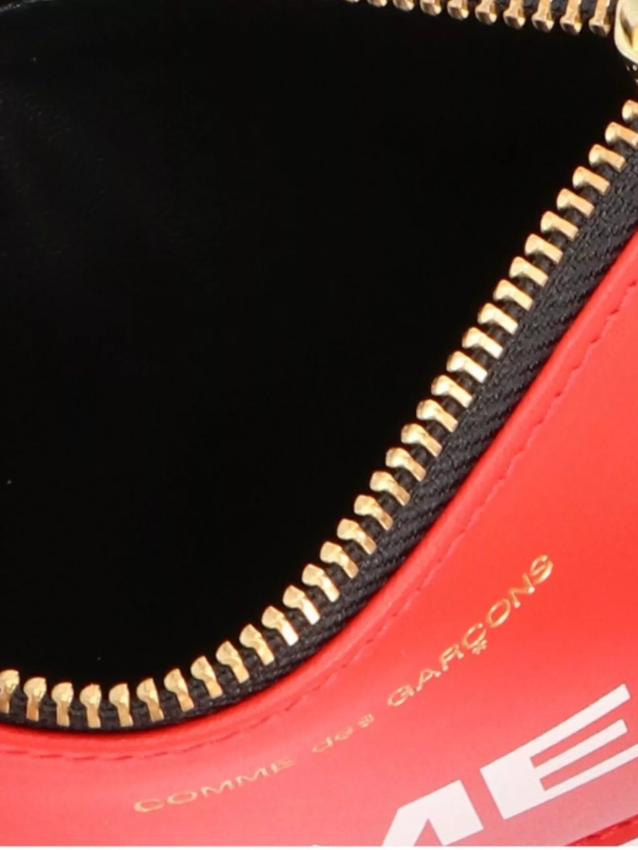 COMME DES GARÇONS OVERSIZED LOGO ZIPPERED PURSE