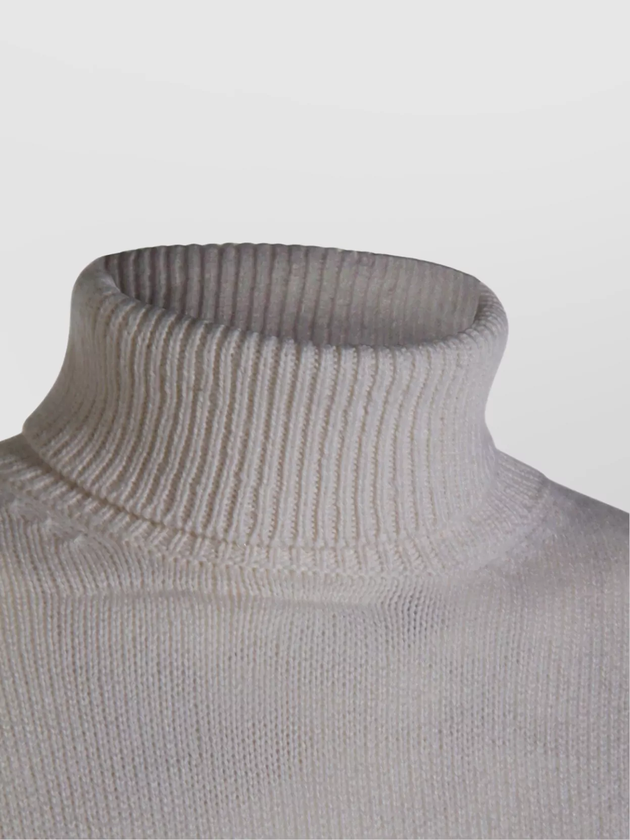 Brunello Cucinelli Long Sleeve Turtleneck Knitwear With Ribbed Cuffs And Hem