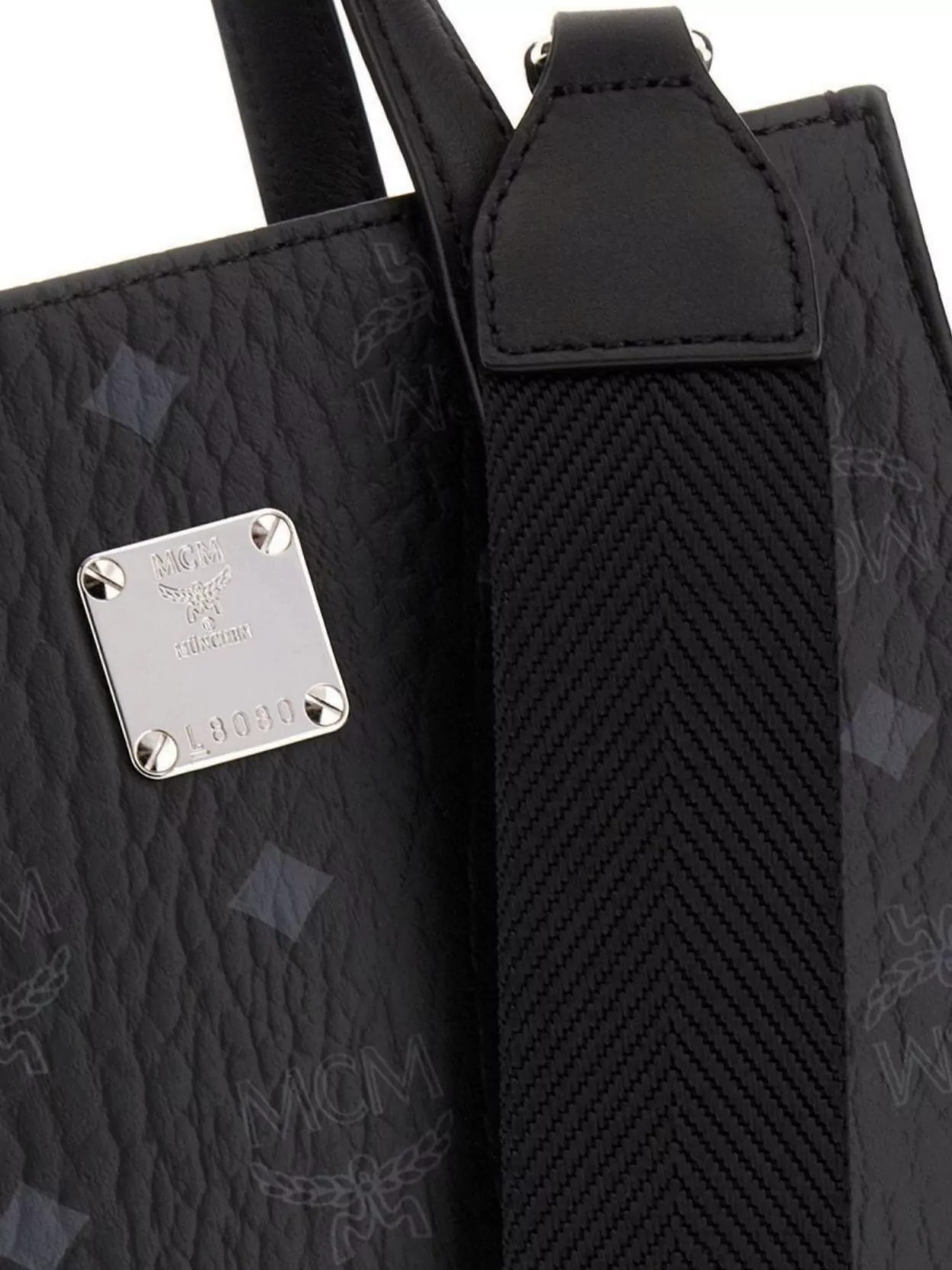 Mcm Pebble Synthetic Leather Handbag With Detachable Strap