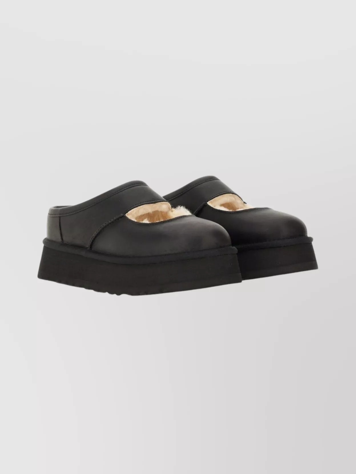 Ugg Round Toe Lace-Up Shoes With Platform Sole